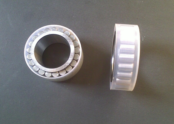 Full-complement cylindrical roller bearings without outer ring