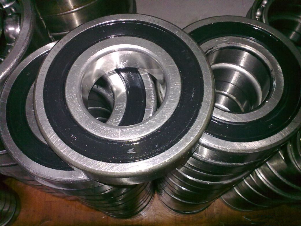 Deep groove ball bearing 6018-2RS