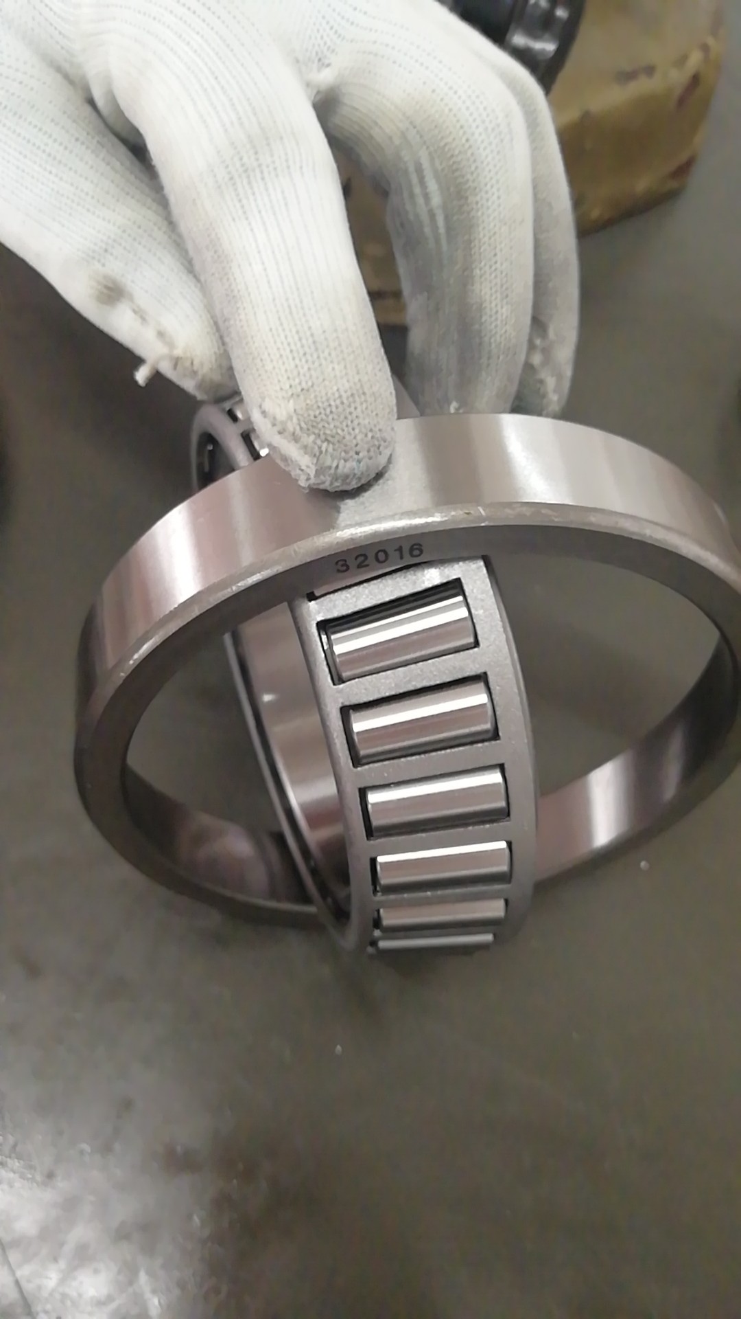 tapered roller bearings 32904