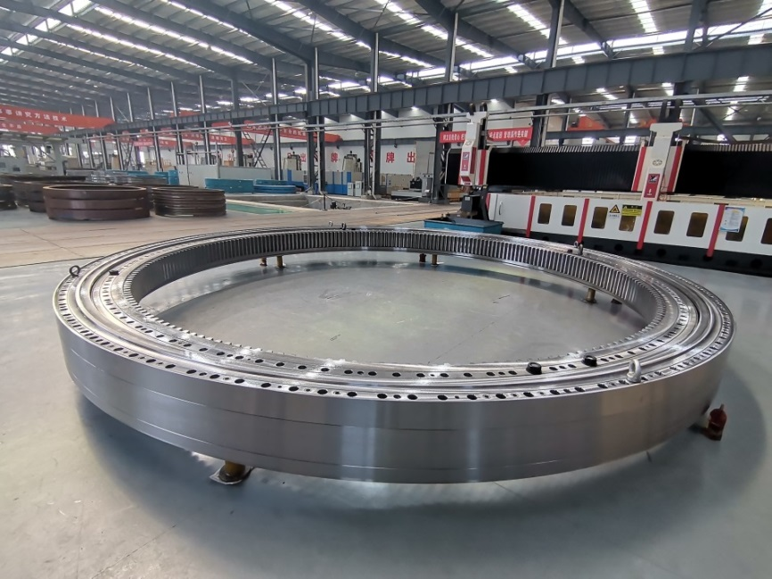 The first super diameter spindle bearing for shield machine in China has been successfully developed