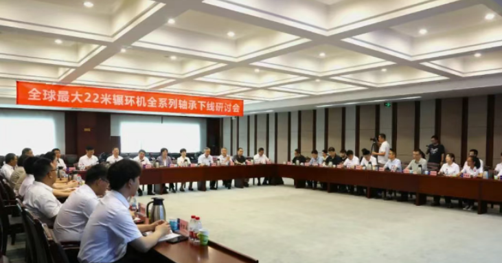 The world's largest 22-meter ring rolling machine full range of bearings rolled off the production line in the group company.png