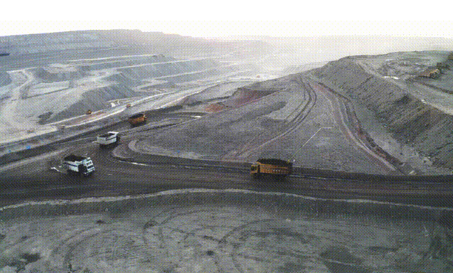 Unmanned mining trucks and manually driven mining trucks are mixed in operation.png