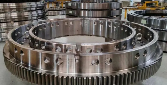 The world's first 4,000-ton crane slewing bearing is launched.png