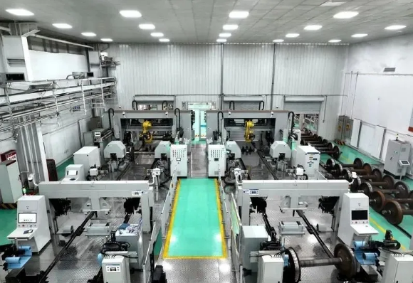 China's first unmanned railway bearing press line put into use in Shaanxi.png