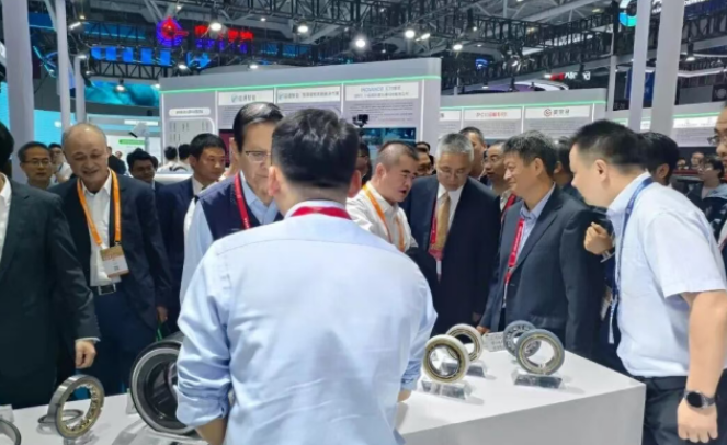 C&U, together with Shenzhen Metro, showcased their products at the China Hi-Tech Fair, jointly promoting new breakthroughs in the localization of bearings for major equipment..png
