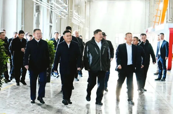 China's first batch of full-spectrum wind power gearbox products rolled off the production line in the Gobi Desert..png