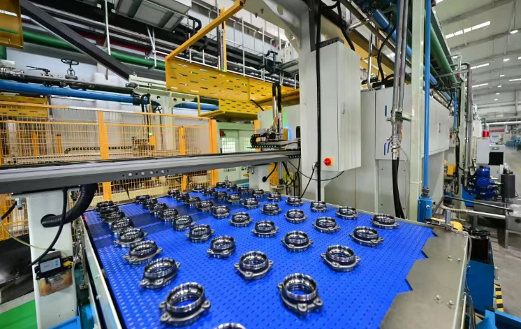 Changjiang Bearing's automated production line with finished wheel hub bearings on a blue conveyor belt, representing the company's pursuit of 'Single Champion' status through innovation and smart manufacturing. Changjiang Bearing's automated production line with finished wheel hub bearings on a blue conveyor belt, representing the company's pursuit of 'Single Champion' status through innovation and smart manufacturing.