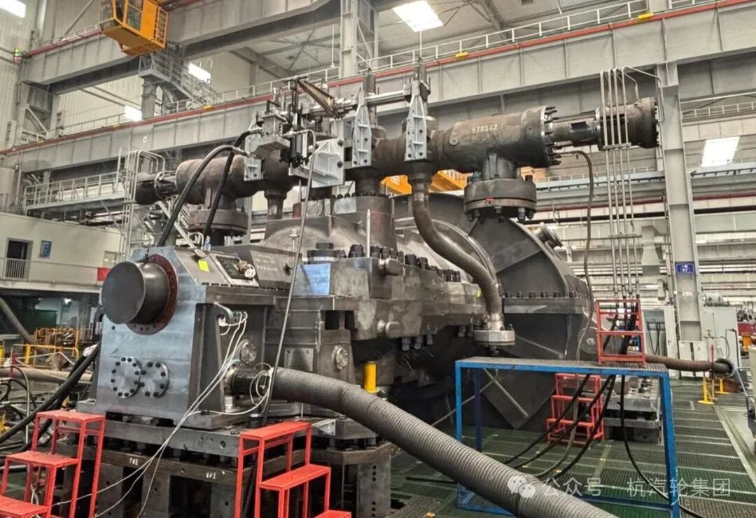 Large industrial steam turbine for 120,000-class air separation plant, developed by Hangzhou Steam Turbine Group, undergoing test run in the assembly workshop Large industrial steam turbine for 120,000-class air separation plant, developed by Hangzhou Steam Turbine Group, undergoing test run in the assembly workshop
